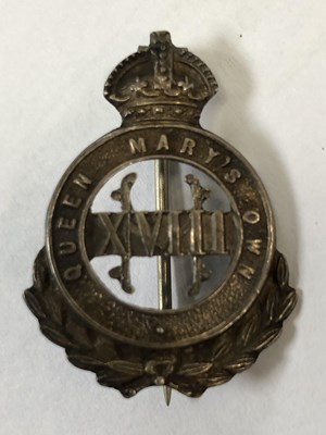Lot 43 - A pair of vintage cufflinks and a small...