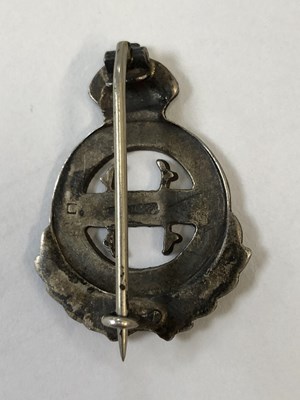 Lot 43 - A pair of vintage cufflinks and a small...