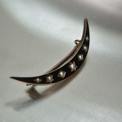 Lot 76 - An antique seed pearl and black enamel...