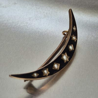 Lot 76 - An antique seed pearl and black enamel...
