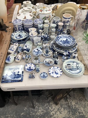 Lot 513 - A collection of Delft blue and white wares