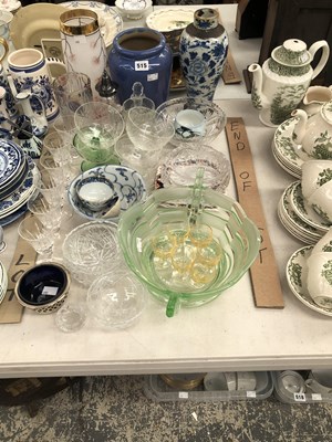 Lot 515 - A Chinese blue and white vase, a bowl and a...