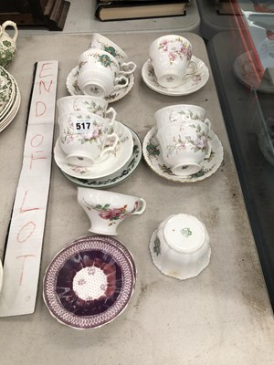 Lot 517 - A small quantity of tea wares