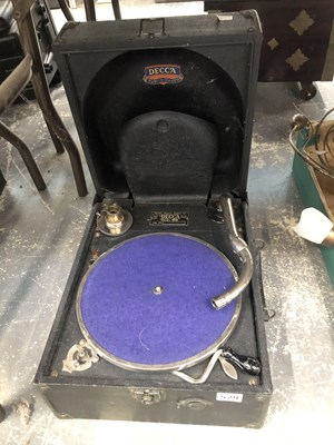Lot 529 - A Decca 66 wind up gramophone