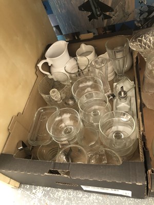 Lot 537 - Glass vases and bowls together with some...