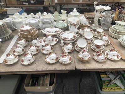 Lot 541 - Royal Albert Old Country Rose pattern tea...