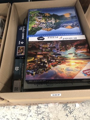 Lot 562 - A collection of boxed jigsaw puzzles