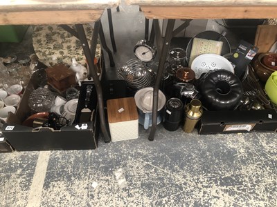 Lot 571 - A large quantity of domestic and kitchen items,...
