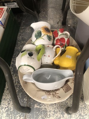 Lot 571 - A large quantity of domestic and kitchen items,...