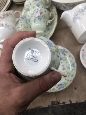 Lot 573 - A Wedgwood Angela pattern breakfast set, other...