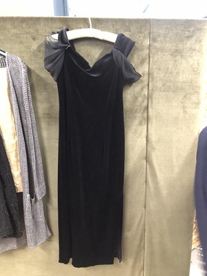 Lot 179 - A collection of ladies' clothes to include -...