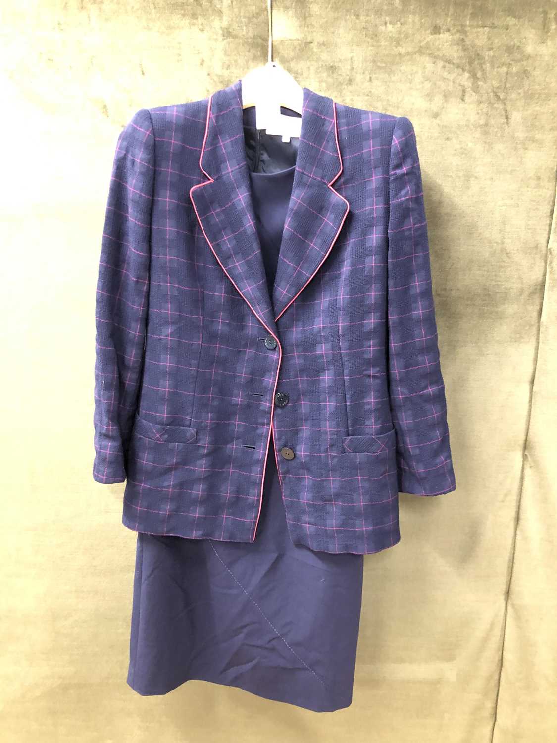 Lot 188 - An Emanuel Ungaro size 42 pink and navy check...