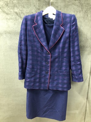 Lot 188 - An Emanuel Ungaro size 42 pink and navy check...