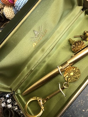 Lot 67 - A large collection of jewellery and...