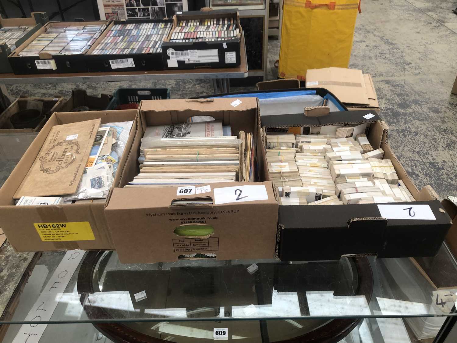 Lot 607 - A collection of cigarette cards, loose and in...