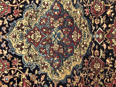 Lot 673 - An antique Persian Keshan/Isfahan rug. 138 x...