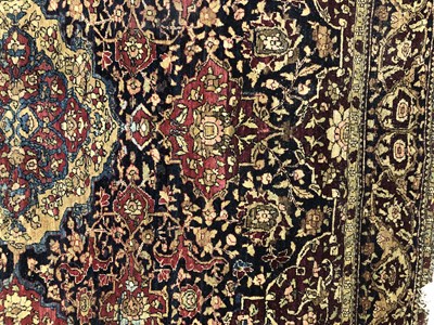 Lot 673 - An antique Persian Keshan/Isfahan rug. 138 x...