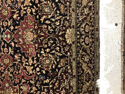 Lot 673 - An antique Persian Keshan/Isfahan rug. 138 x...
