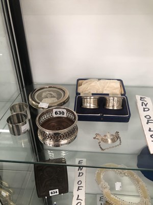 Lot 630 - Cased and loose silver knapkin rings, a silver...