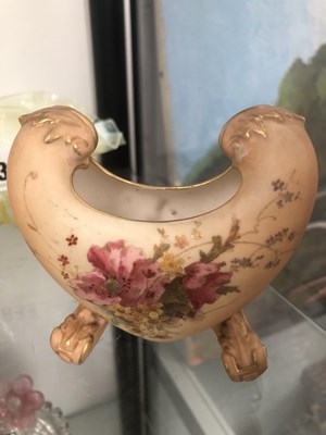 Lot 633 - A pair of Worcester blush vases together with...