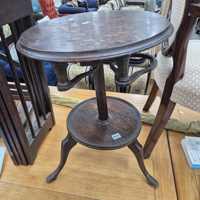 Lot 912 - An oak occasional table.