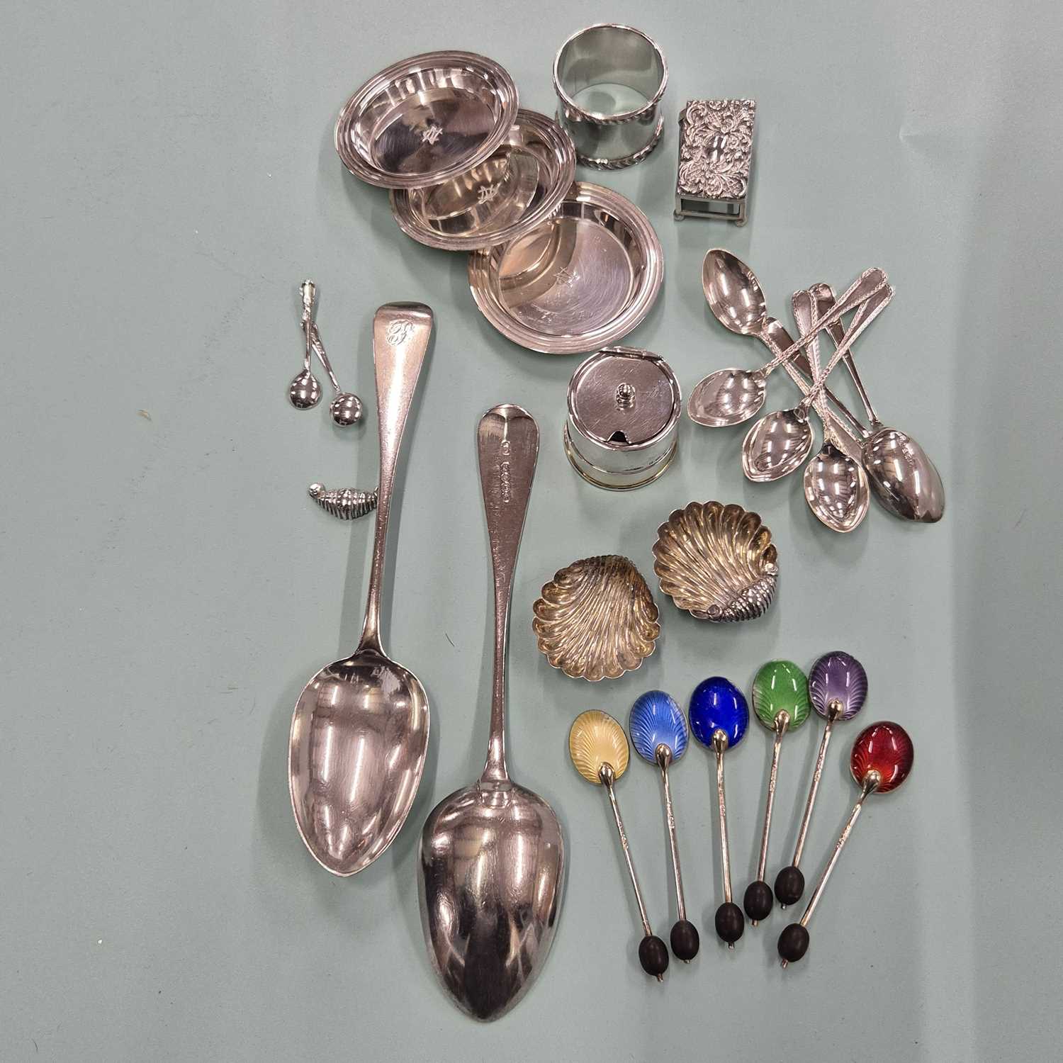 Lot 85 - Hallmarked silver- a cased set of six...