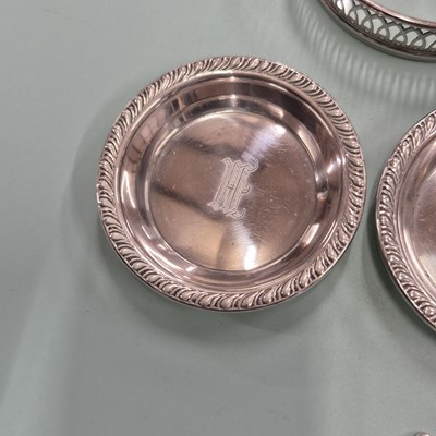 Lot 89 - Four Manning Bowman & Co. circa 1930s glass...