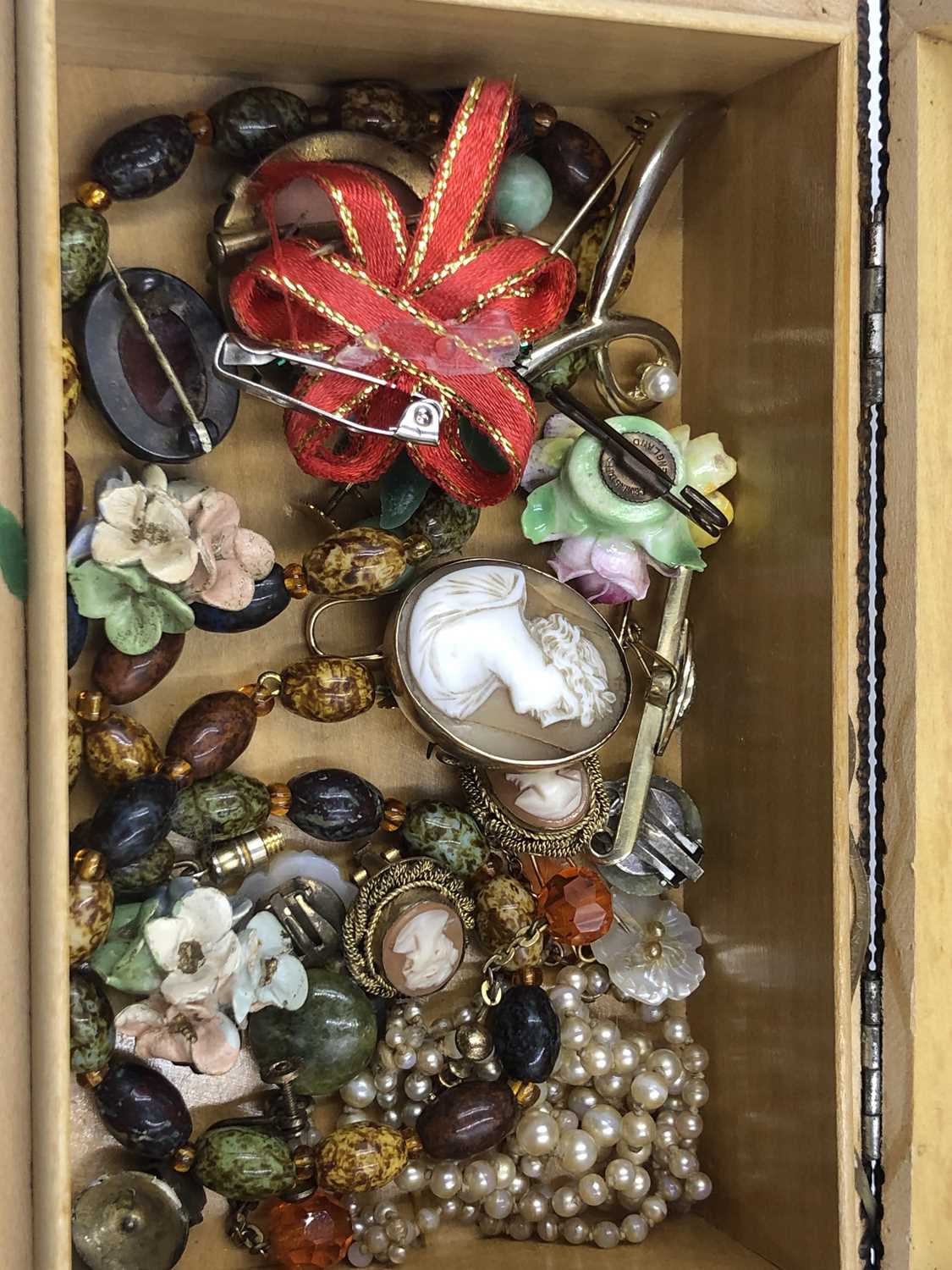 Lot 76 - A vintage 15ct stamped gold and diamond set...