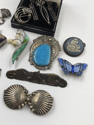 Lot 76 - A vintage 15ct stamped gold and diamond set...