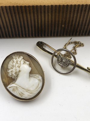 Lot 76 - A vintage 15ct stamped gold and diamond set...