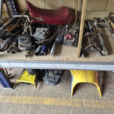 Lot 785 - Various motorcycle parts forks,...