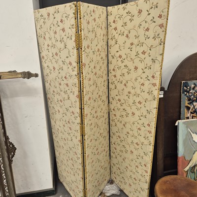 Lot 1002 - A 4 fold dressing screen.