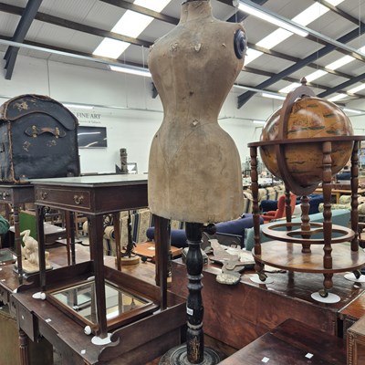 Lot 1012 - An Antique dressmaker's mannequin