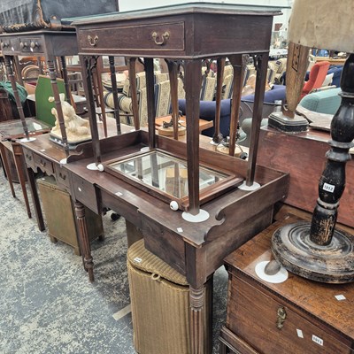 Lot 1014 - A Georgian side table and a WmIV mahogany...