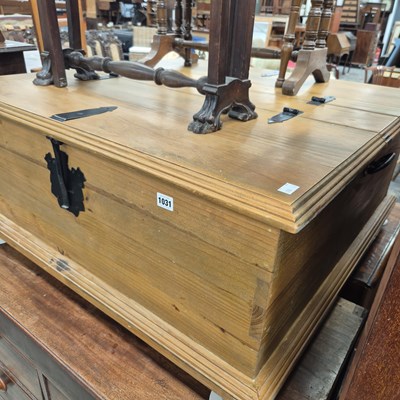 Lot 1031 - A large pine ottoman box/ coffee table.