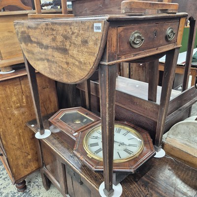 Lot 1066 - A Georgian pembroke table.