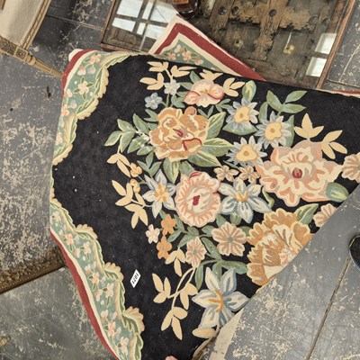 Lot 1071 - A Modern crewel work rug 101 x 92 cm