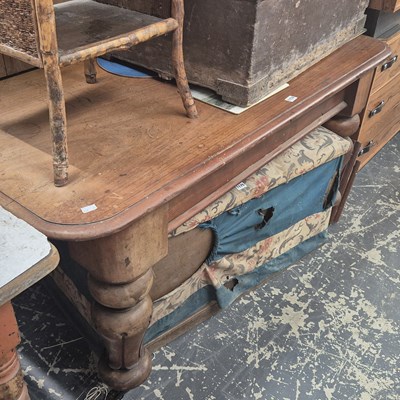 Lot 1174 - A Victorian mahogany dining table on baluster...