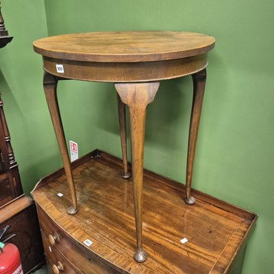 Lot 800 - An occasional table