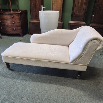 Lot 816 - A small chaise lounge