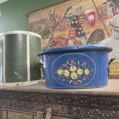 Lot 822 - A Toleware large pan and a grain bushell