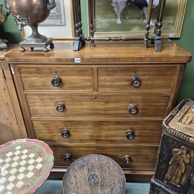 Lot 1474 - A Good quality Victorian mahogany chest of...