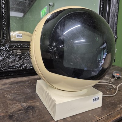 Lot 1505 - A Retro small TV