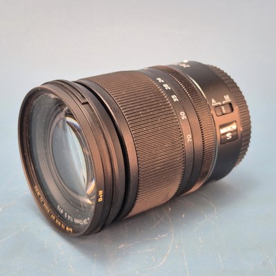 Lot 317 - A Leica R5 camera, a cased Leitz Summicron-R...