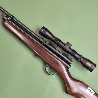 Lot 525 - Air rifle.- An SMK XS78- Co2 powered air rifle...