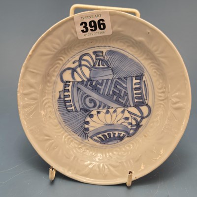 Lot 396 - A 17th century kraak blue and white dish...
