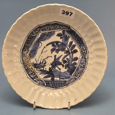 Lot 397 - A 17th century kraak blue and white dish...