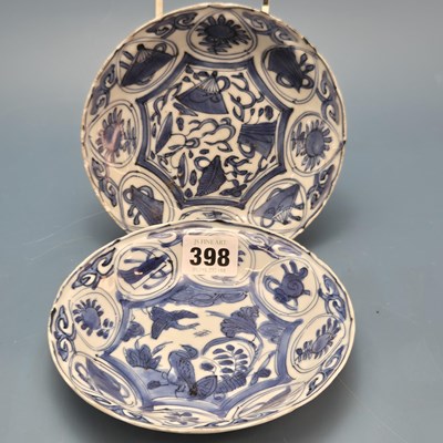 Lot 398 - Two 17th century kraak blue and white dishes,...