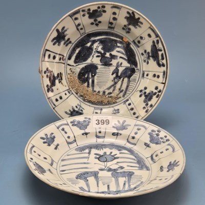 Lot 399 - Two 17th century kraak blue and white dishes,...