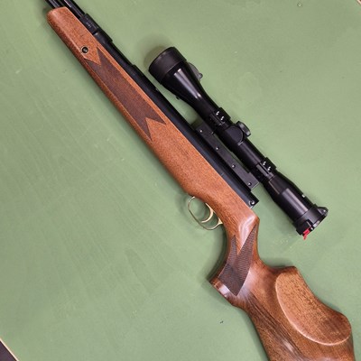 Lot 561 - Airgun- Venom tuned Weihrauch HW77 .22...